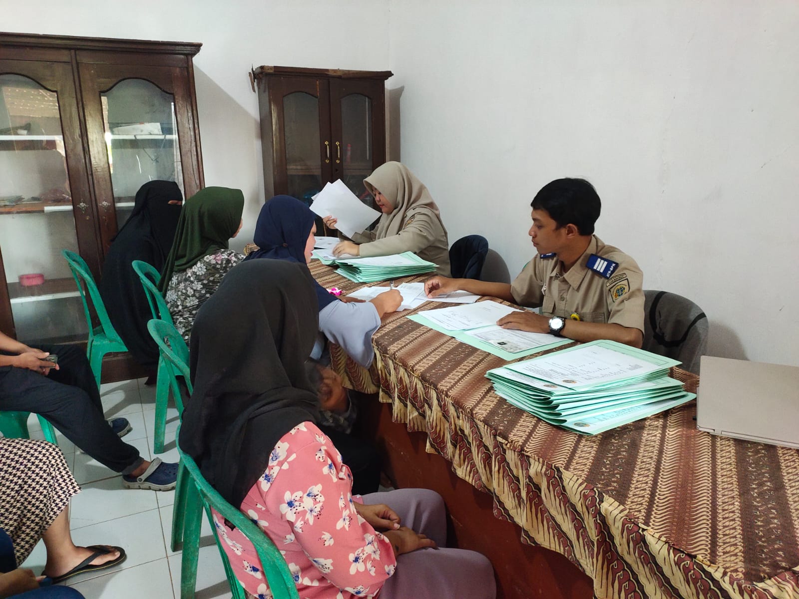 Tim 1 PTSL Kantor Pertanahan Kabupaten Batang melaksanakan Sidang Panitia Ajudikasi di Desa Kalisalak Kec. Batang