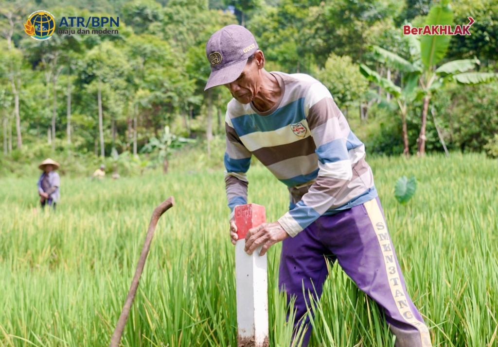 Pasang Patok, Cara Sederhana Cegah Sengketa Tanah dengan Tetangga