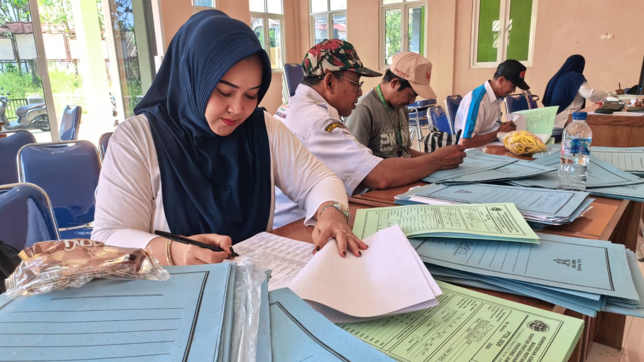 Tuntaskan Penyelesaian PTSL, Tim PTSL Kantah Batang Lakukan Pecocokan Bidang Tanah di Desa Soka, Kecamatan Bawang