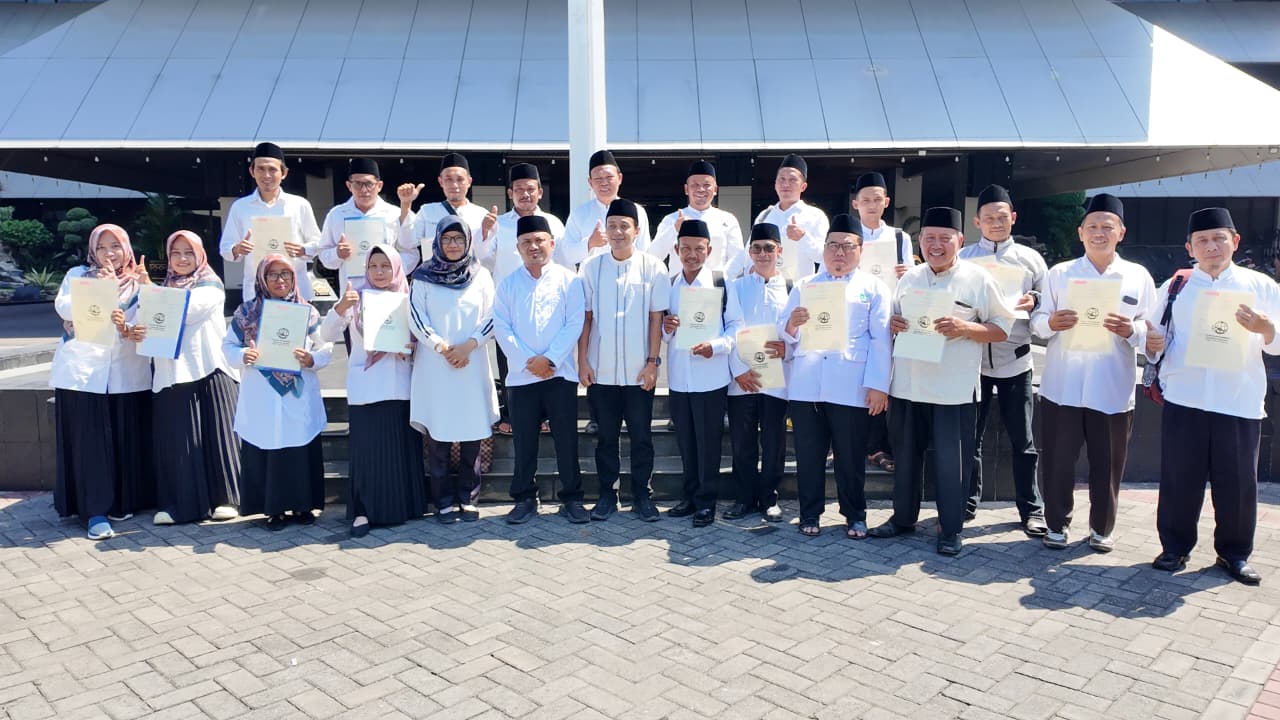 Wujudkan Kepastian Hukum Tanah Wakaf, Kantah Batang Dampingi Penerima Sertipikat pada Peringatan 1 Muharram 1448 H