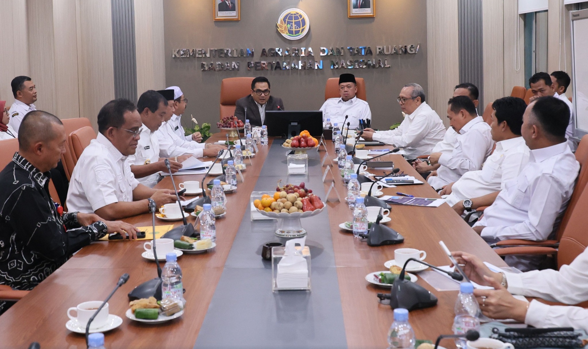 Rakor Bersama para Kepala Daerah di Kalsel, Menteri Nusron: Penentuan Lokasi LP2B Menjadi Kewenangan Daerah