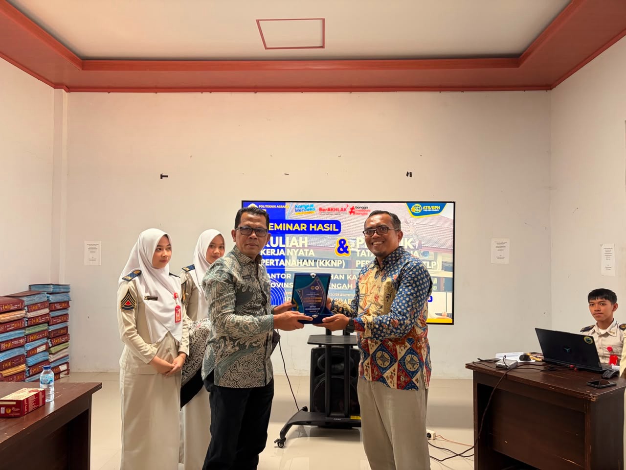 Seminar Hasil dan Penarikan Mahasiswa KKNP-PTLP Tematik Program Studi Diploma IV Pertanahan Tahun Akademik 2025/2026 di Kantor Pertanahan Kab. Batang