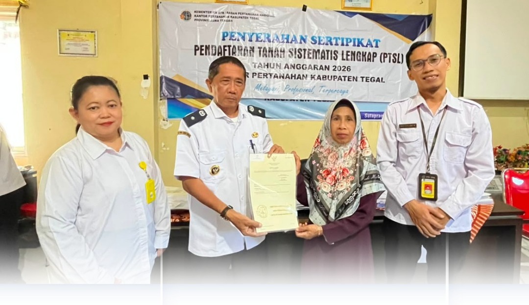 Kini Berbasis Elektronik, Kantor Pertanahan Kab Tegal Serahkan 158 Sertipikat Elektronik PTSL di Desa Sutapranan