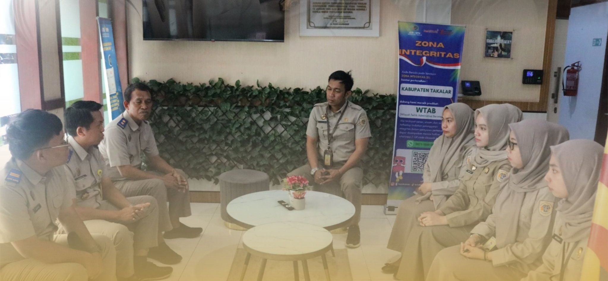 Briefing pagi petugas loket
